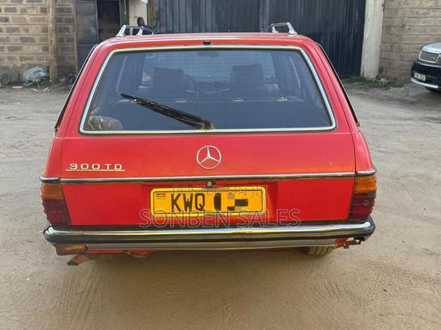 Mercedes-Benz 300D 1989 Red