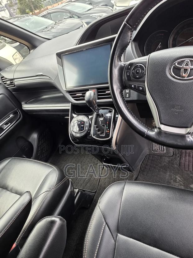Toyota Esquire 2018 Black