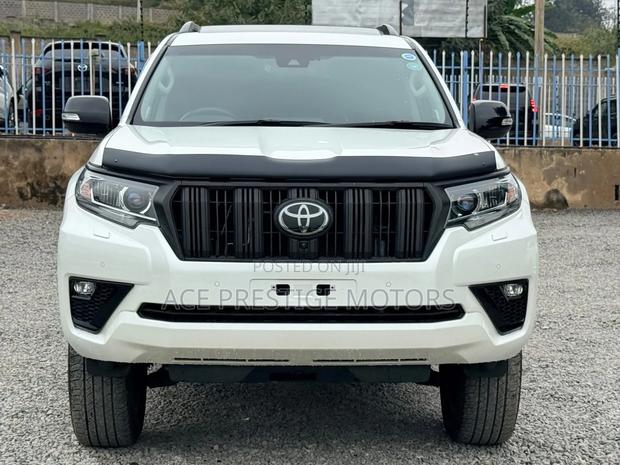 Toyota Land Cruiser Prado 2021 White