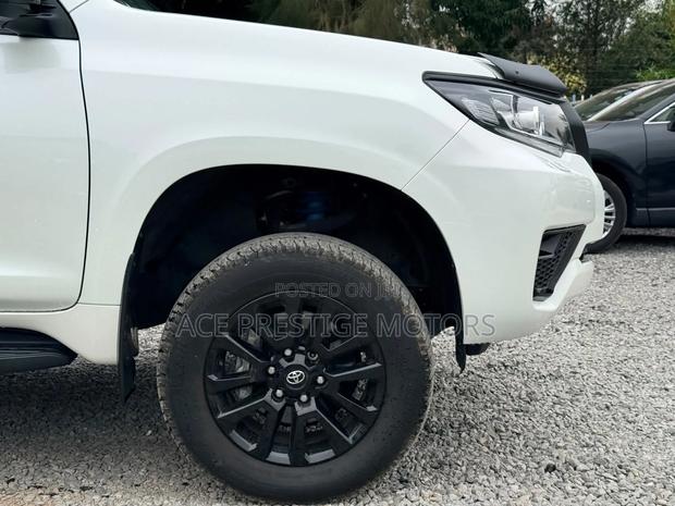 Toyota Land Cruiser Prado 2021 White