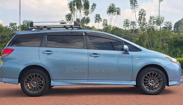 Toyota Wish 2011 Blue