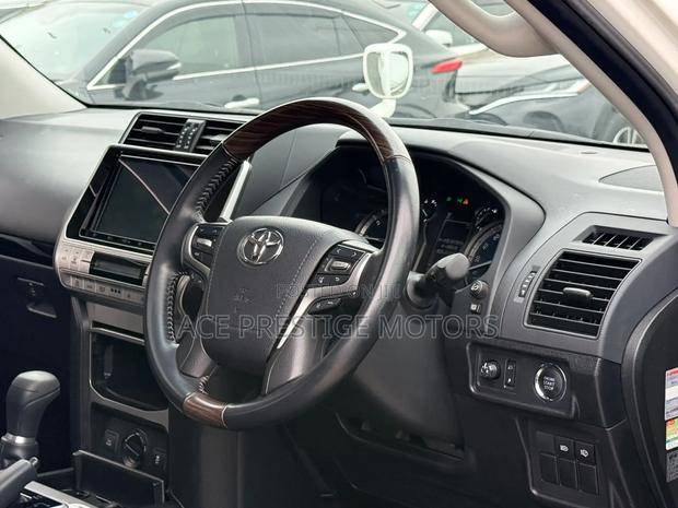 Toyota Land Cruiser Prado 2019 White