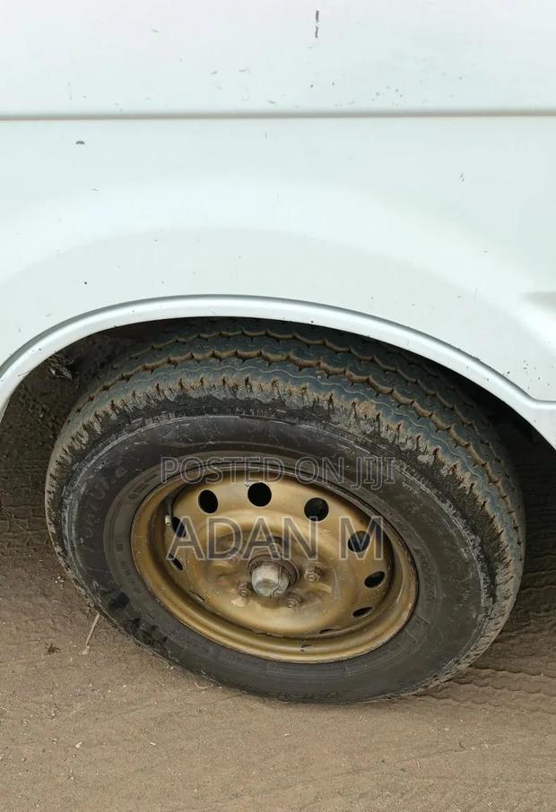 Car 2008 White