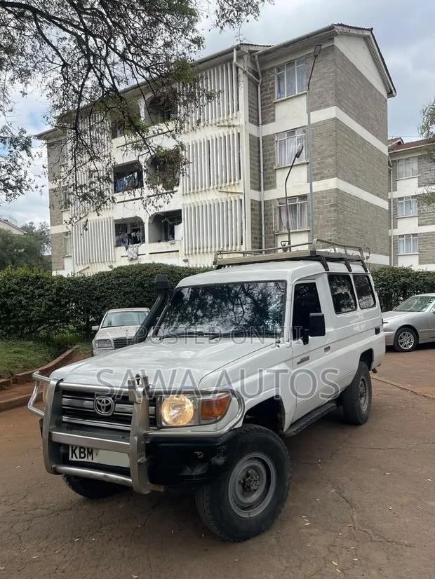 Toyota Land Cruiser 2011 White