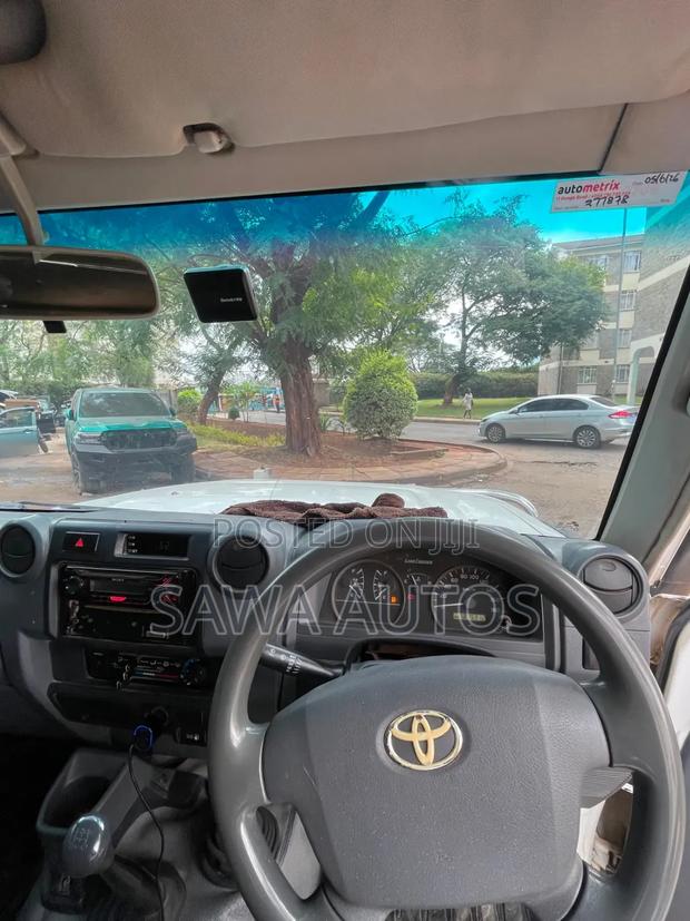 Toyota Land Cruiser 2011 White