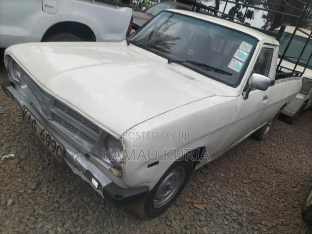 Nissan Pick-Up 1995 White