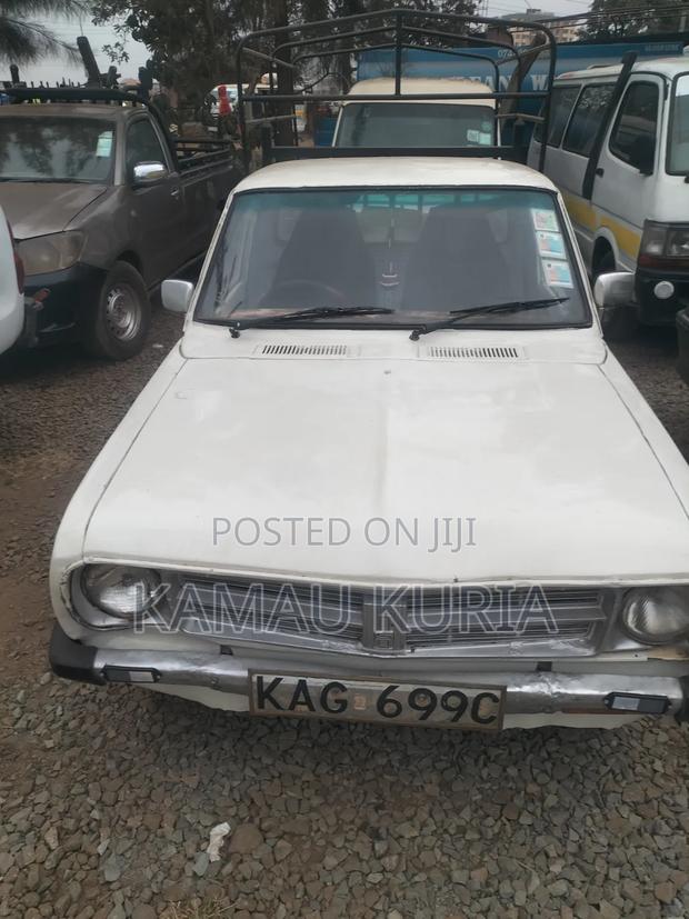 Nissan Pick-Up 1995 White