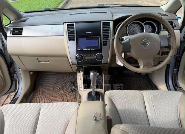 Nissan Tiida 2010 Silver