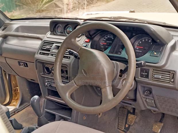 Mitsubishi Pajero 2000 Beige