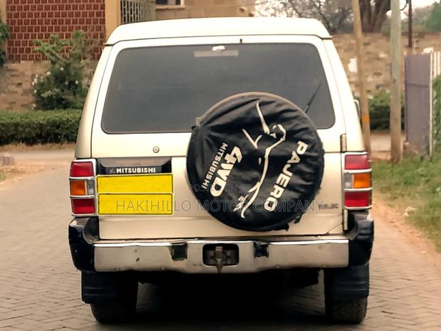 Mitsubishi Pajero 2000 Beige