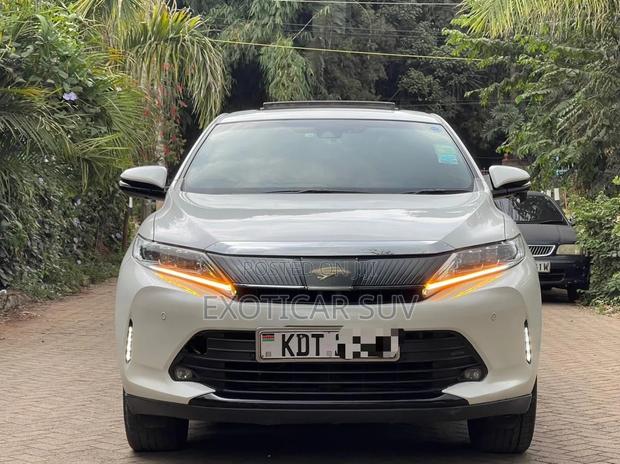 Toyota Harrier 2.0 4WD 2018 Pearl