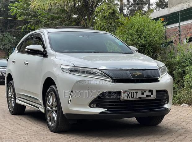 Toyota Harrier 2.0 4WD 2018 Pearl