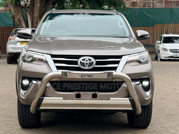 Toyota Fortuner 2020 Gold