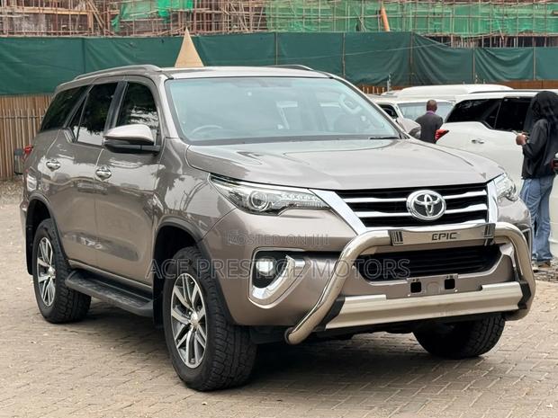 Toyota Fortuner 2020 Gold