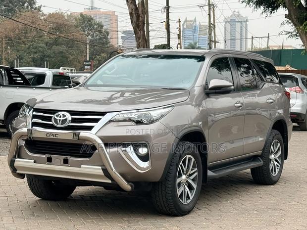 Toyota Fortuner 2020 Gold