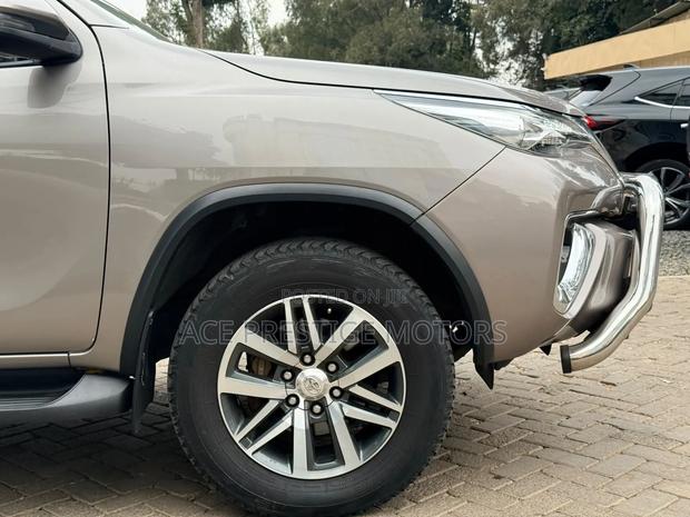 Toyota Fortuner 2020 Gold