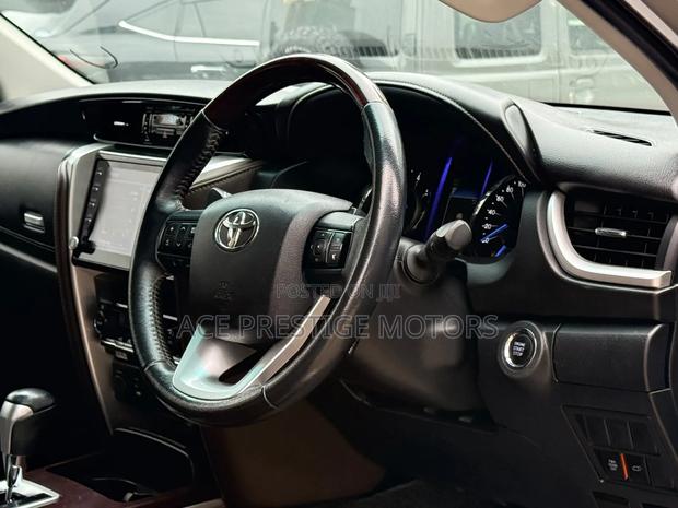 Toyota Fortuner 2020 Gold