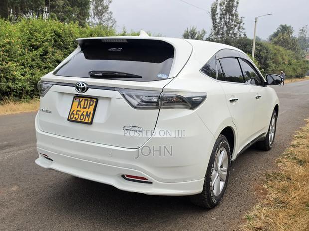 Toyota Harrier 2.0 4WD 2016 Pearl