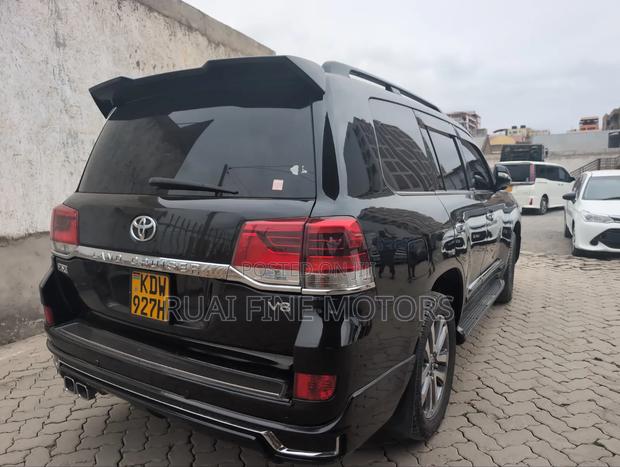 Toyota Land Cruiser 2010 Black