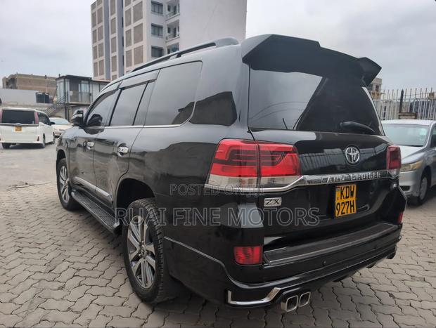 Toyota Land Cruiser 2010 Black
