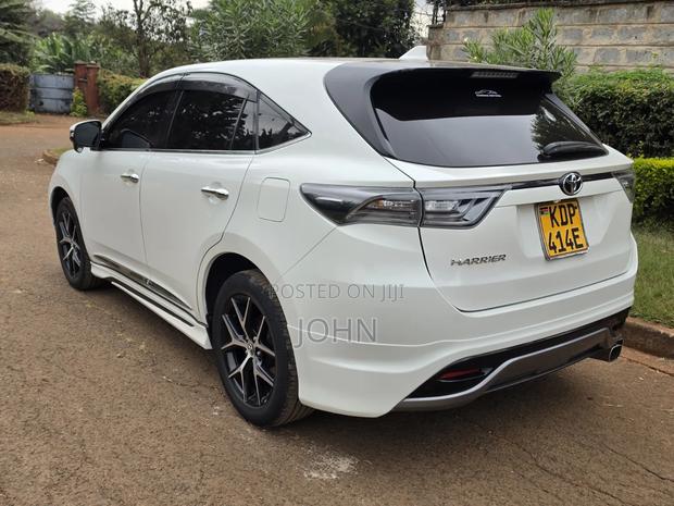 Toyota Harrier 2.0 2016 Pearl