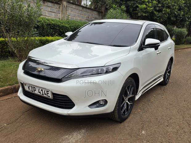 Toyota Harrier 2.0 2016 Pearl