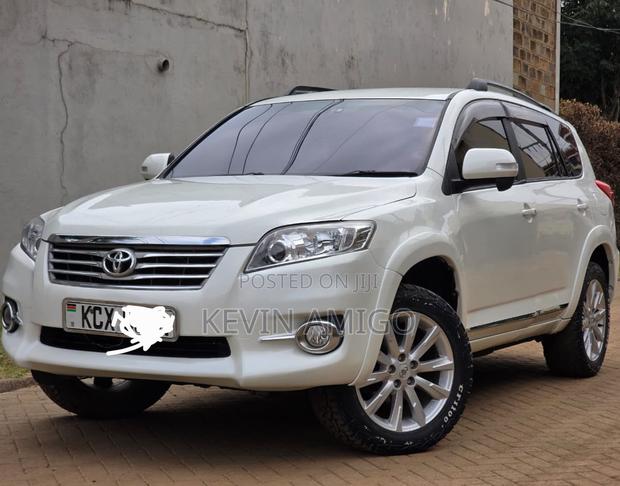 Toyota Vanguard 2012 White