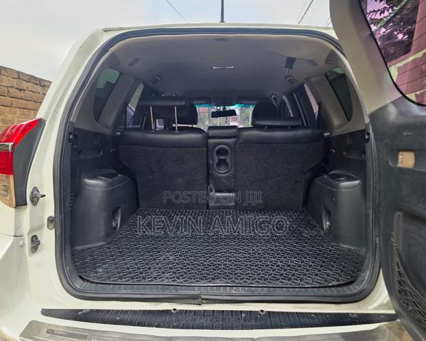 Toyota Vanguard 2012 White