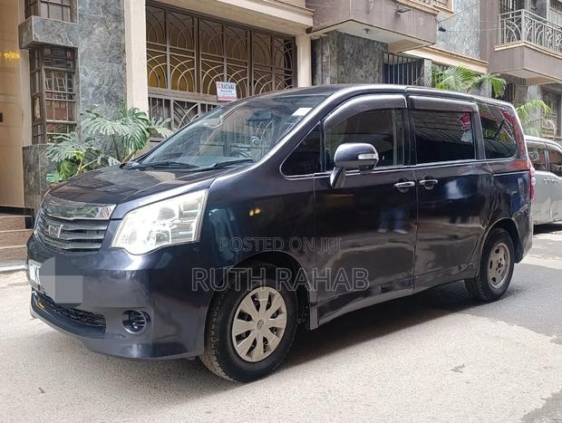Toyota Noah 2012 Blue