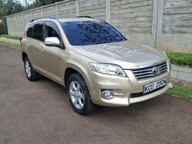 Toyota Vanguard 2012 Gold