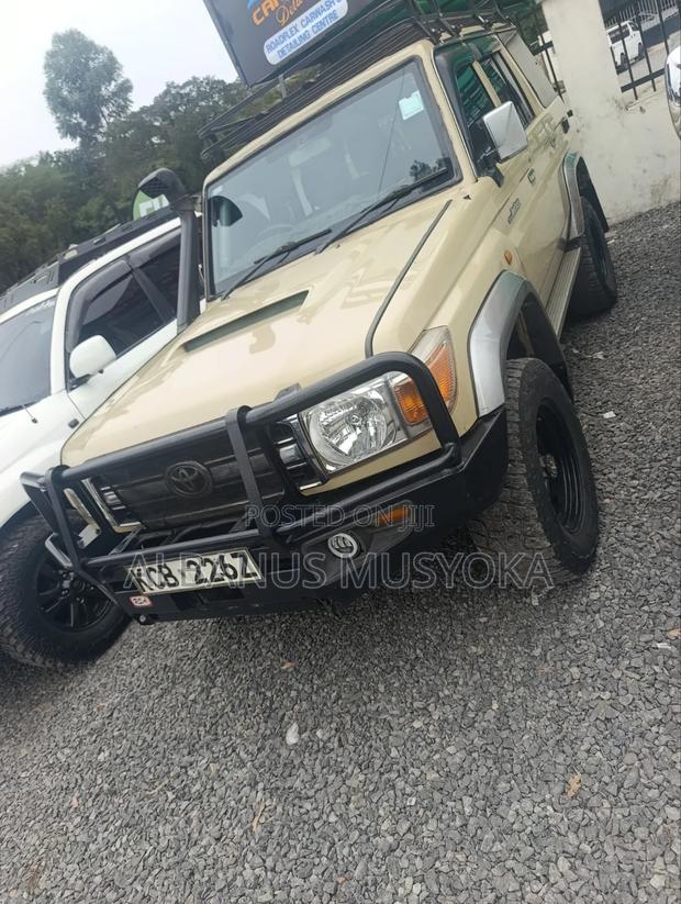 Toyota Land Cruiser 2010 Beige