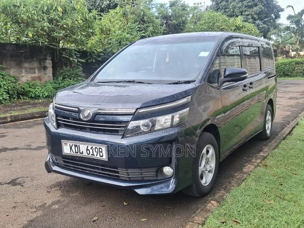 Toyota Voxy X 2WD 8-Seater 2016 Black