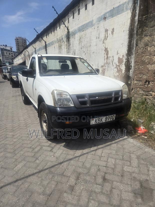 Isuzu D-MAX 2010 White