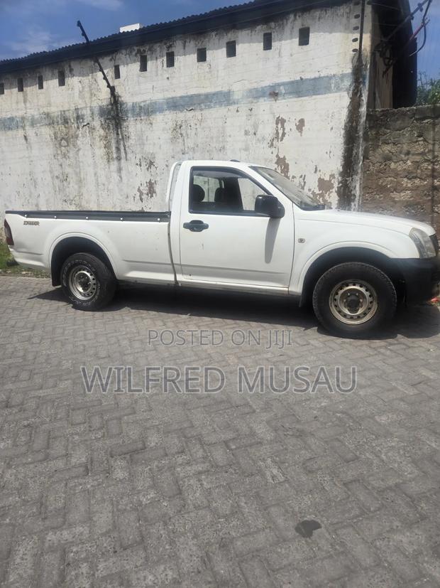 Isuzu D-MAX 2010 White