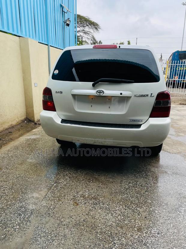 Toyota Kluger 2003 White