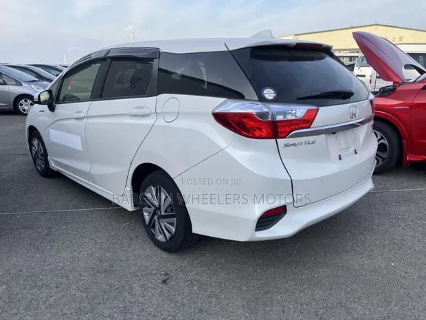 Honda Fit Shuttle 2019 White