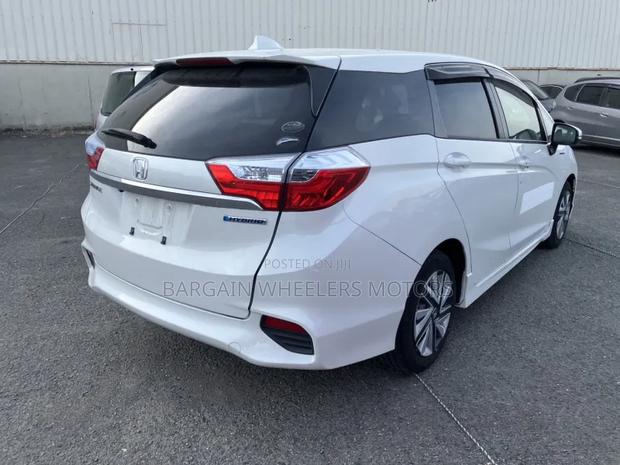 Honda Fit Shuttle 2019 White