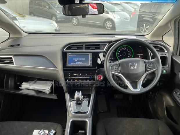 Honda Fit Shuttle 2019 White