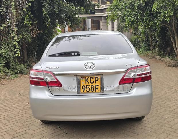 Toyota Premio 2011 Silver