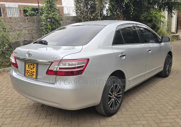 Toyota Premio 2011 Silver