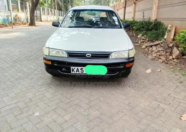 Toyota Corolla 1998 White