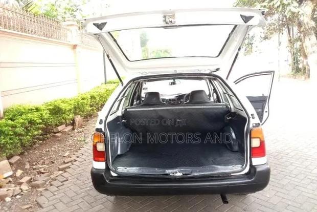 Toyota Corolla 1998 White