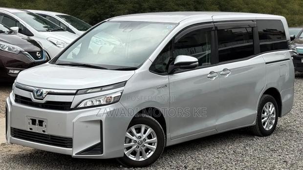 Toyota Voxy 2019 Silver