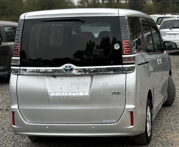 Toyota Voxy 2019 Silver