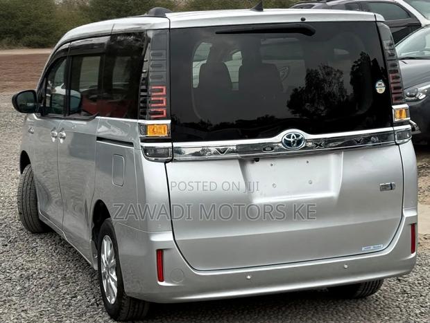 Toyota Voxy 2019 Silver