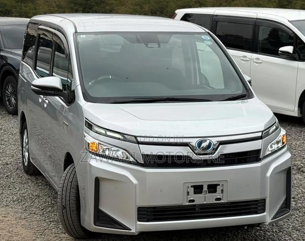 Toyota Voxy 2019 Silver