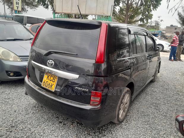 Toyota ISIS 2007 Black