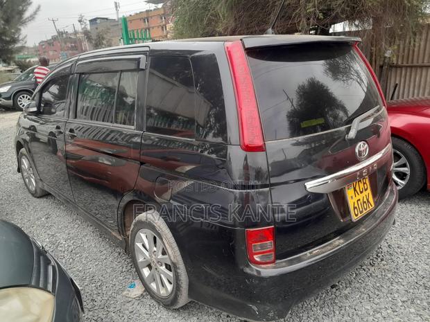 Toyota ISIS 2007 Black