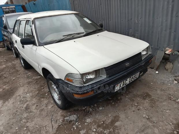 Toyota Corolla 1998 White