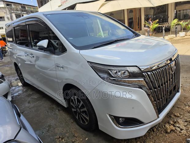Toyota Esquire 2019 Silver